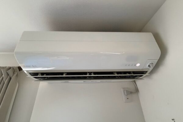 稲沢市で施工した三菱電機 霧ヶ峰 MSZ-ZW6318S の分解前