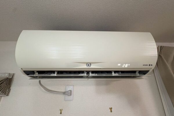 春日井市で施工した三菱電機 霧ヶ峰 MSZ-ZW634S の分解前