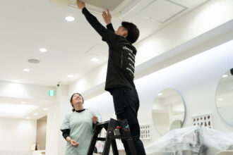 業務用エアコンクリーニングの様子