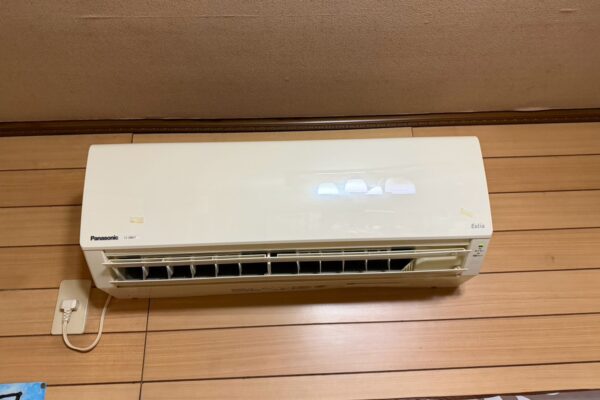 長久手市で臭いのご相談を受けたパナソニックCS-288CF-Wの洗浄前の外観