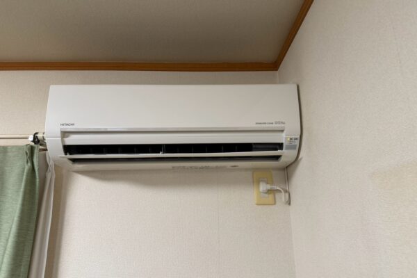名古屋市守山区で効きが悪いとご相談いただいた日立RAS-D56K2の施工前外観