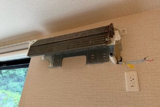 岡崎市の富士通AS-AH564R2完全分解クリーニング｜外装と送風ファンを取り外した内部