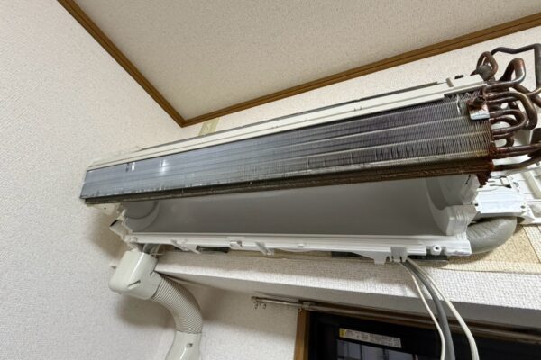 豊田市の三菱重工SRK2821T-W完全分解クリーニング後の熱交換器と内部