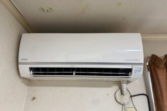 名古屋市名東区で水漏れのご相談をいただいた日立RAS-HT25N(W)の分解前