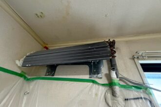 名古屋市名東区の日立RAS-HT25N(W)を背抜きクリーニングした洗浄後の状態