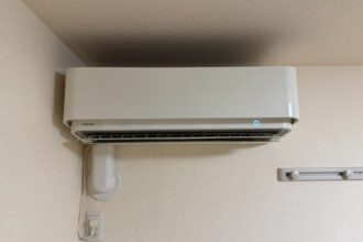 岡崎市で臭いのご相談をいただいた東芝RAS-B225DRHの施工前