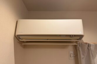 名古屋市南区で左壁が近く完全分解を断られたダイキンAN56XRPK-Wの施工前