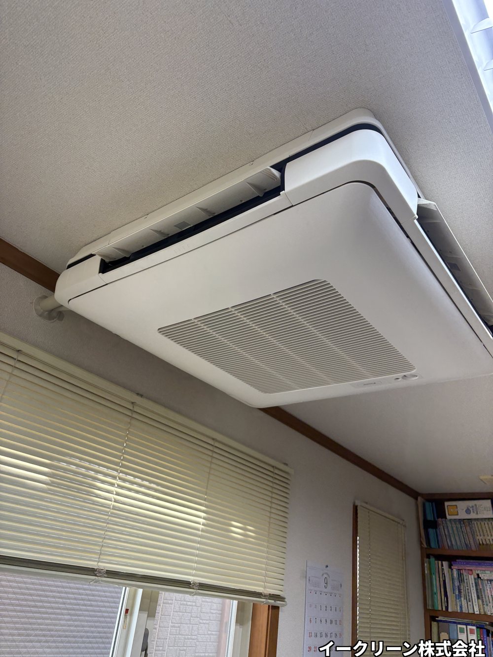 天吊自在型4方向の業務用エアコン 外観（事務所）