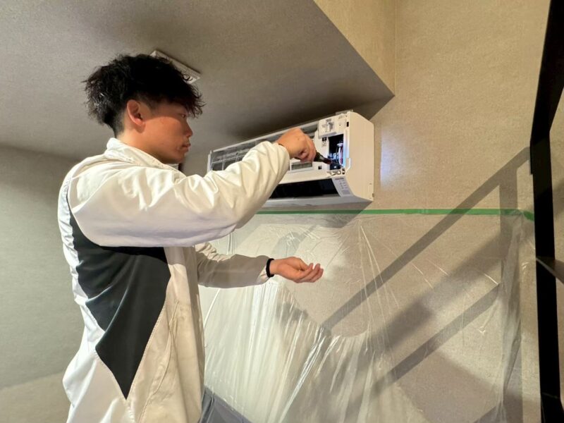 エアコン分解中