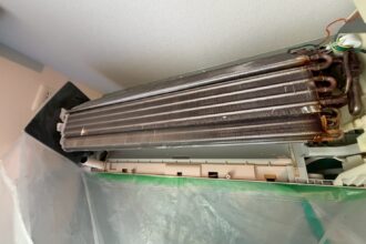 SHARPお掃除機能付きエアコン完全分解洗浄後
