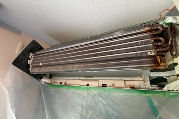 SHARPお掃除機能付きエアコン完全分解洗浄後