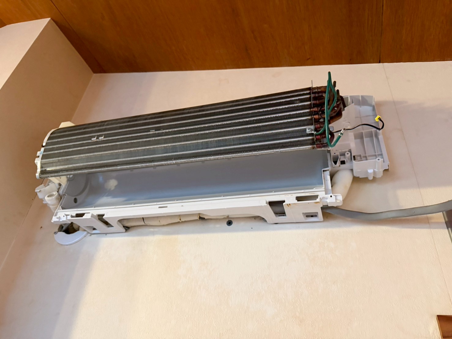 パナソニック CS-561DEX2BK-W の分解後のエアコン内部