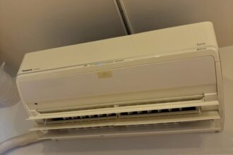 パナソニックお掃除機能付きエアコン分解前